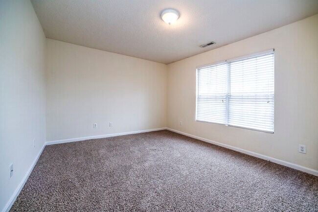 Building Photo - 150 Ruby Dr