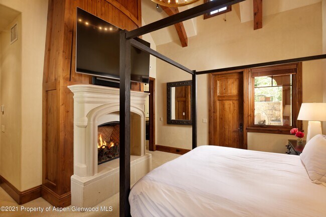 Foto del edificio - Stunning West Aspen Duplex