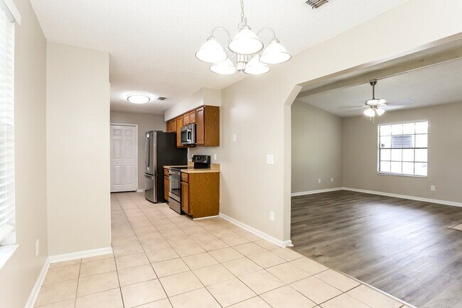 Building Photo - 8804 Falcon Trace Dr S