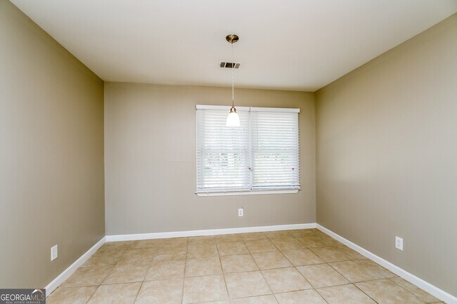 Building Photo - 1561 Rose Garden Ln
