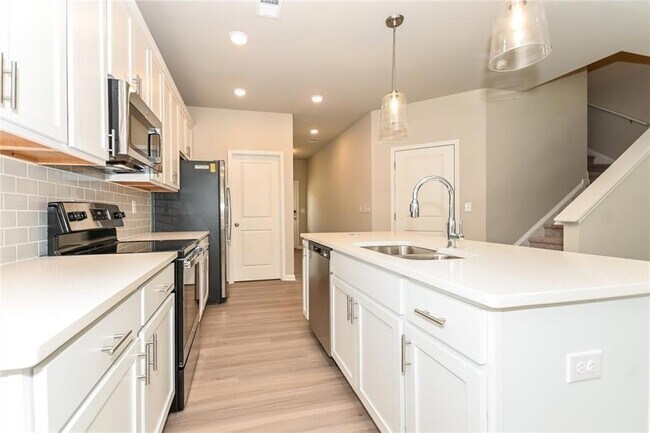 Building Photo - 806 Calvin Pk Dr