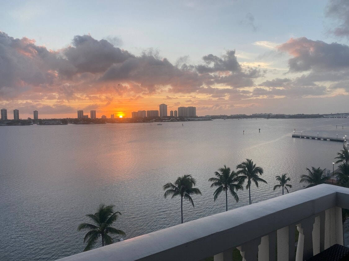 Photo - 301 Lake Shore Dr (Lake Park, FL)
