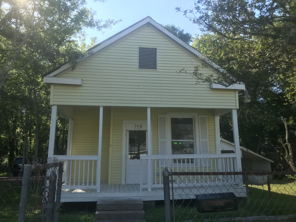 Primary Photo - 719 N Madison St