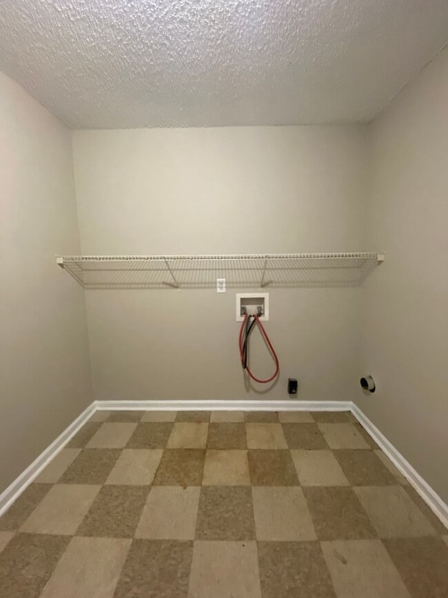Foto del edificio - 101 Cameron Ct