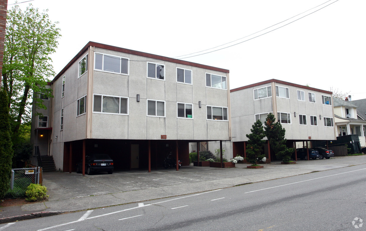 Building Photo - Capitol Hill 16 Apartments