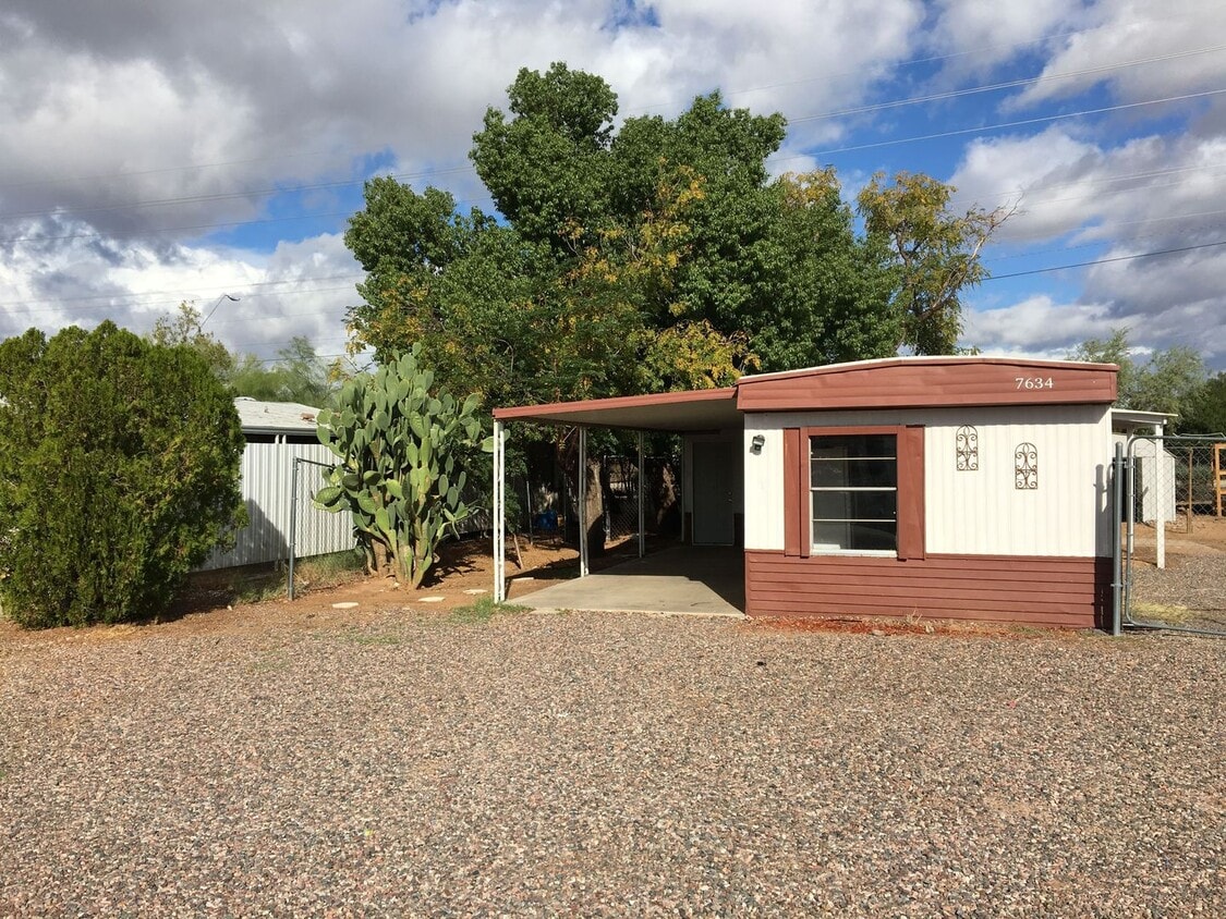 Location, Location! Nice home located nea... - Location, Location!  Nice home located nea...