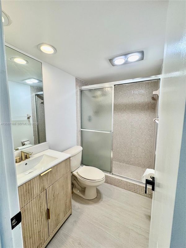 Foto del edificio - 575 Oaks Ln