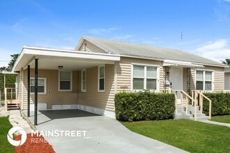 Building Photo - 1121 Magnolia St