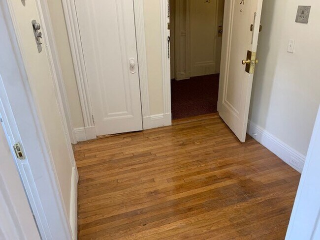 Building Photo - Fenway Studio gem, NO security required, 1...