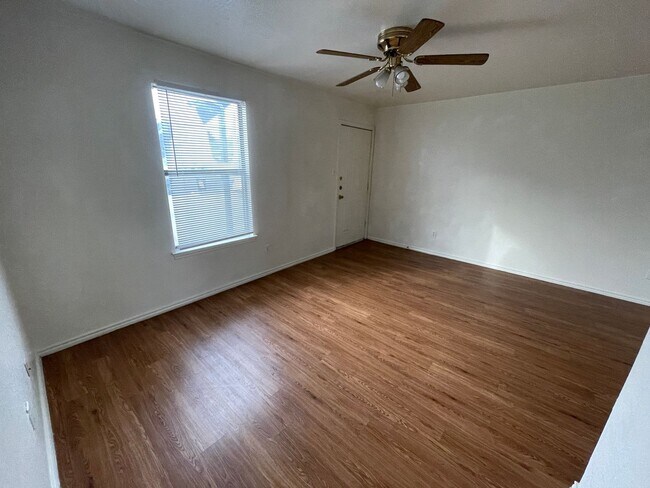 Building Photo - 1906 Windward Dr