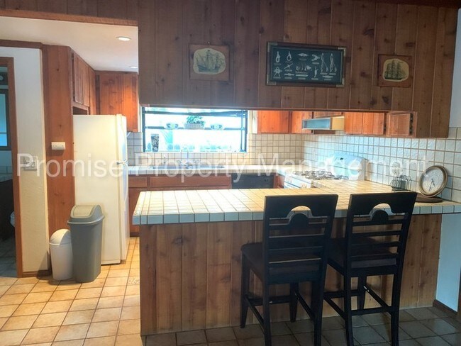 Building Photo - 1 bedroom one block from the beach!