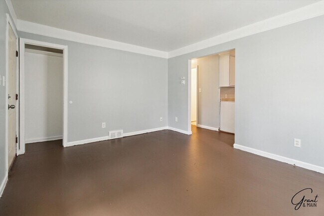 Building Photo - $1,250/month - 2 bedroom 1 bath