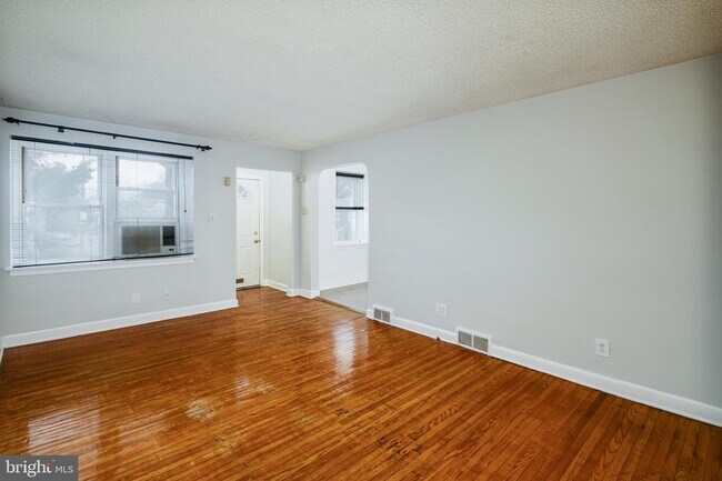 Building Photo - 7300 Brentwood Rd