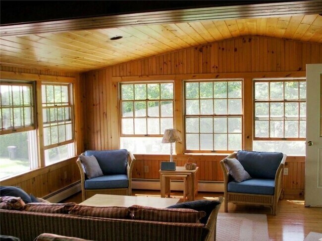 Foto del edificio - 140 Treasure Rd