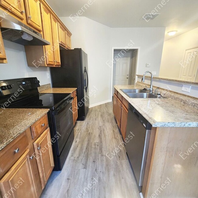 Building Photo - 466 Mulberry Row