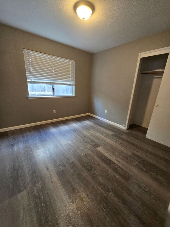 Building Photo - 3313 Jamestown Dr