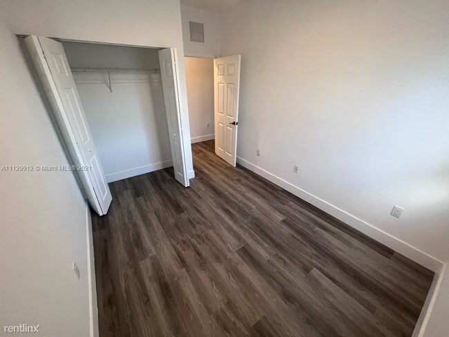 Building Photo - 3 br, 2.5 bath House - 1175 NW 26th St # 1
