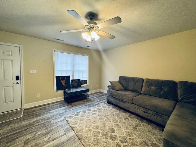 Building Photo - Sterling Park Townhome