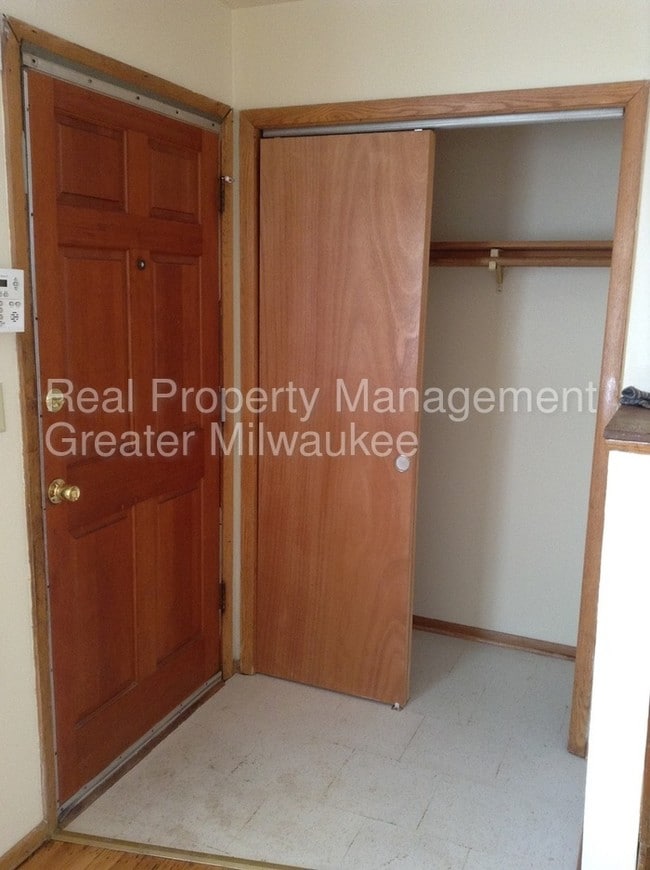 Building Photo - 6400 N 73rd St