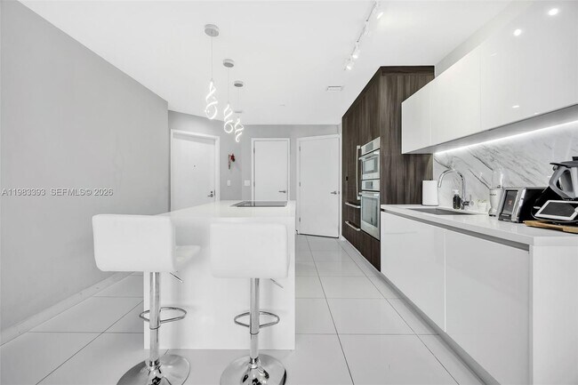 Building Photo - 851 NE 1st Ave