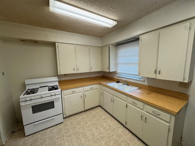Building Photo - House Located Within The Medical District & Minutes From Texas Tech Campus!