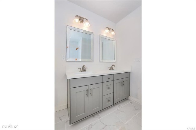 Building Photo - 2 br, 1 bath Duplex - 1915 El Sereno Ave