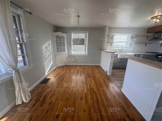 Building Photo - 607 S Grant Ave