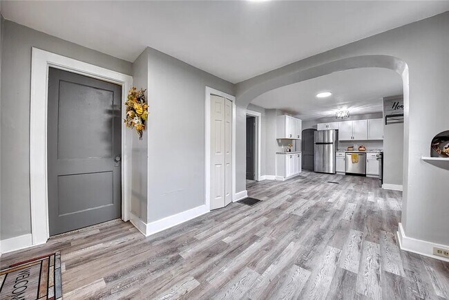 Building Photo - 586 Highland Ave