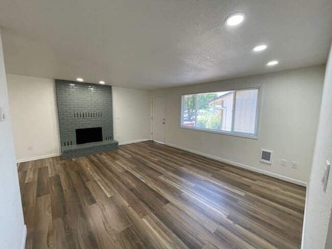 Building Photo - Newly Remodeled 3 Bedroom 1 Bathroom Ranch...