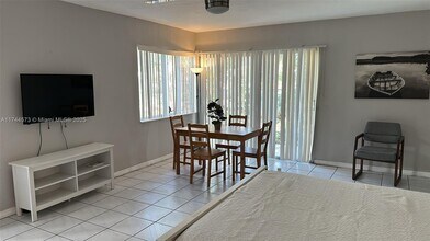 Building Photo - 90 Isle of Venice Dr