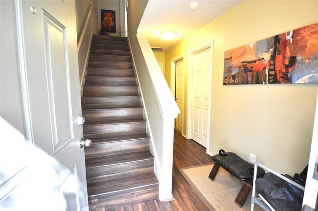Foto del edificio - 1140 W 25th St