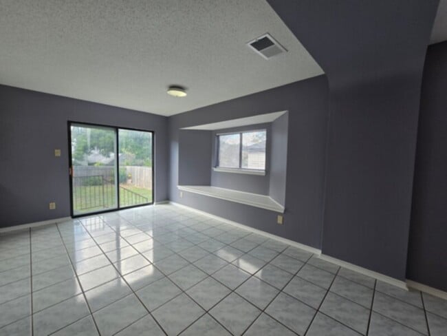 Building Photo - 1012 Sycamore St