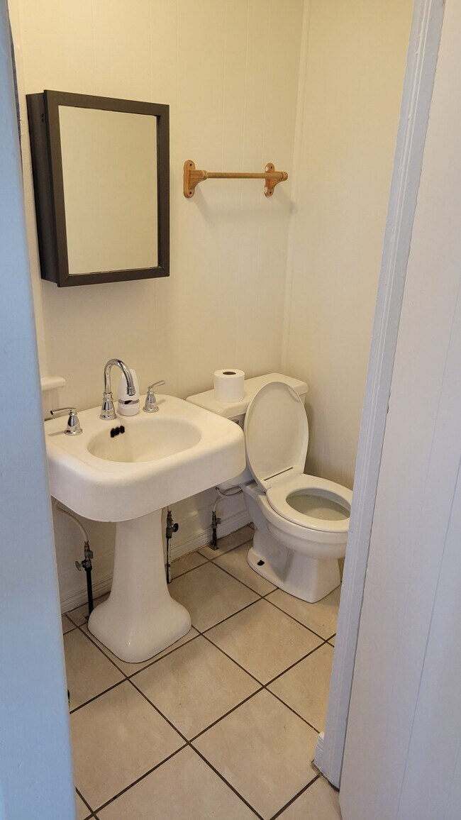 Foto del edificio - 317 E 5th St
