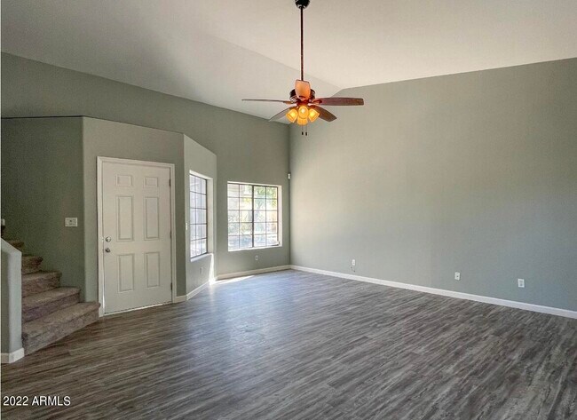 Foto del edificio - 1124 E Rose Ln