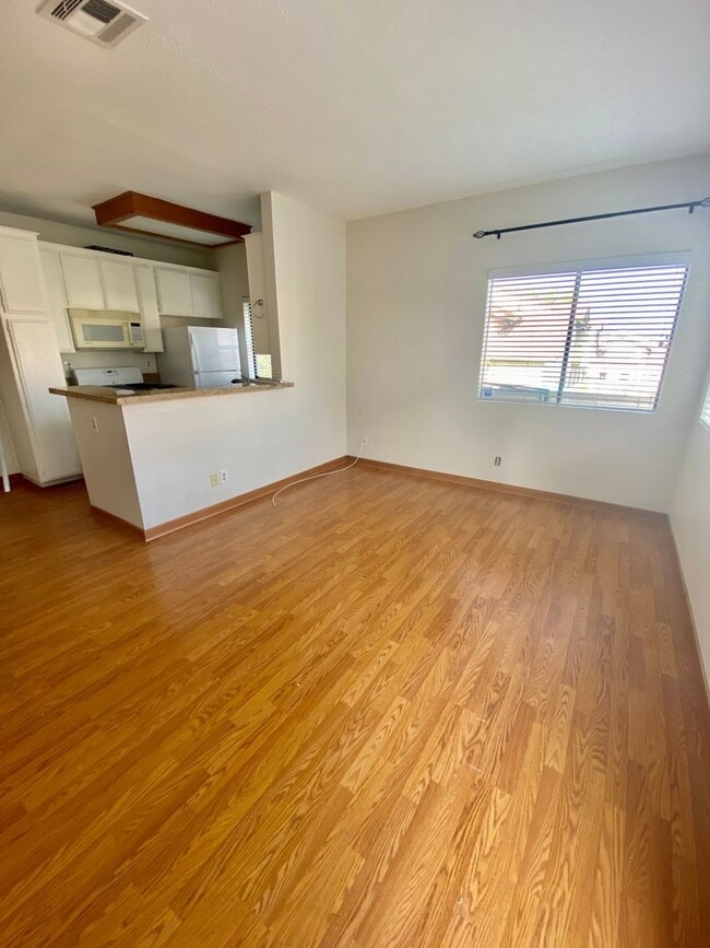 Foto del edificio - Thousand Oaks- Three Bedroom Condo