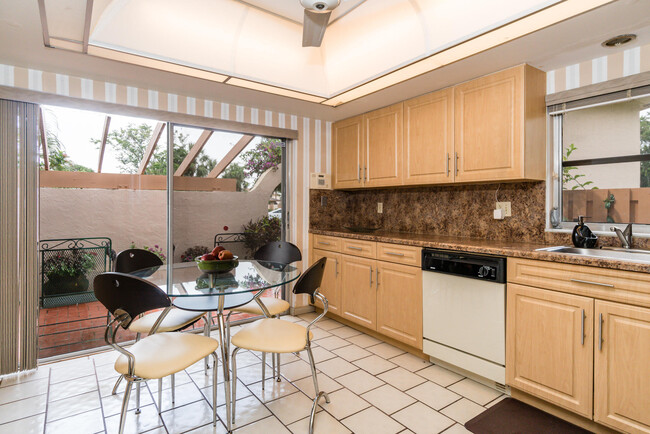 Building Photo - 13492 Sabal Palm Ct