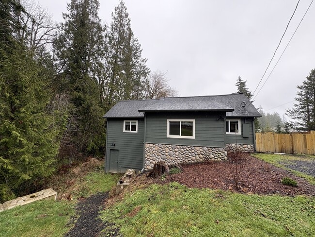 Building Photo - 1070 E McReavy Rd