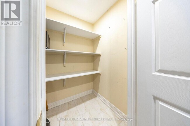 Building Photo - 72 Lampman Dr