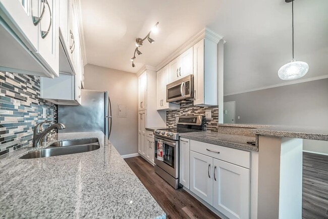 Building Photo - 5328 Newcastle Ave