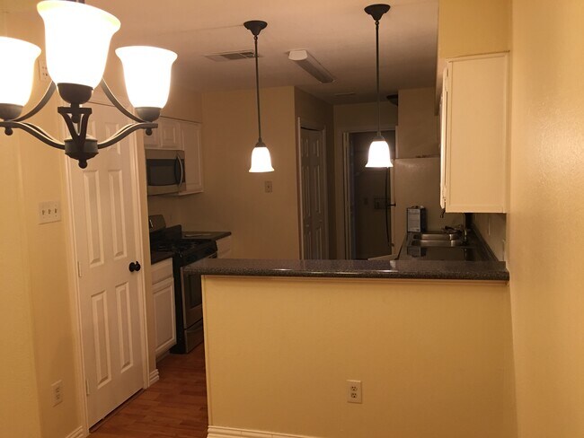 Building Photo - 201 Glenwood Dr