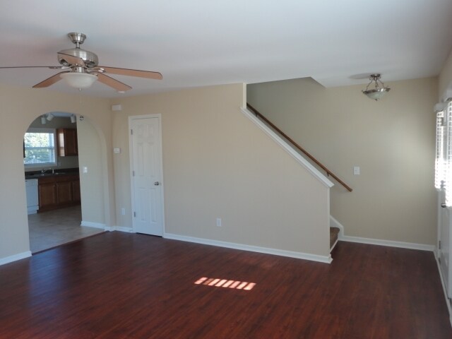 Foto del edificio - 611 Blue Lake Dr