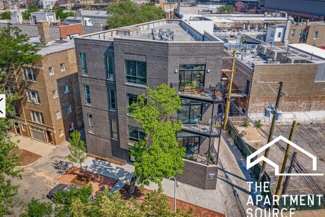 Building Photo - 1050 W Cornelia Ave