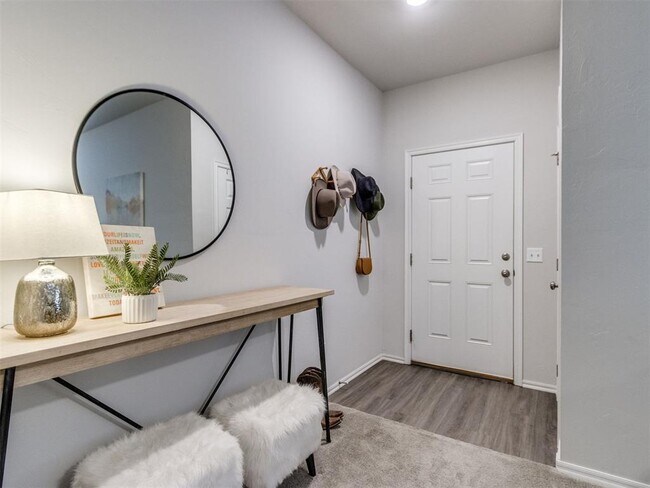 Foto del edificio - 823 Highgarden Cir