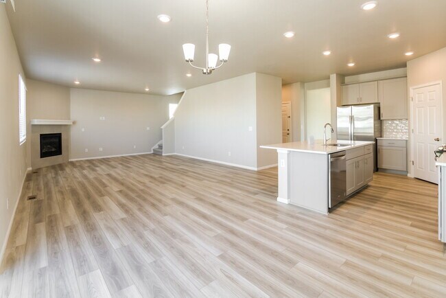 Building Photo - 9231 Rifle St