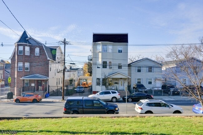 Building Photo - 655 S 17th St