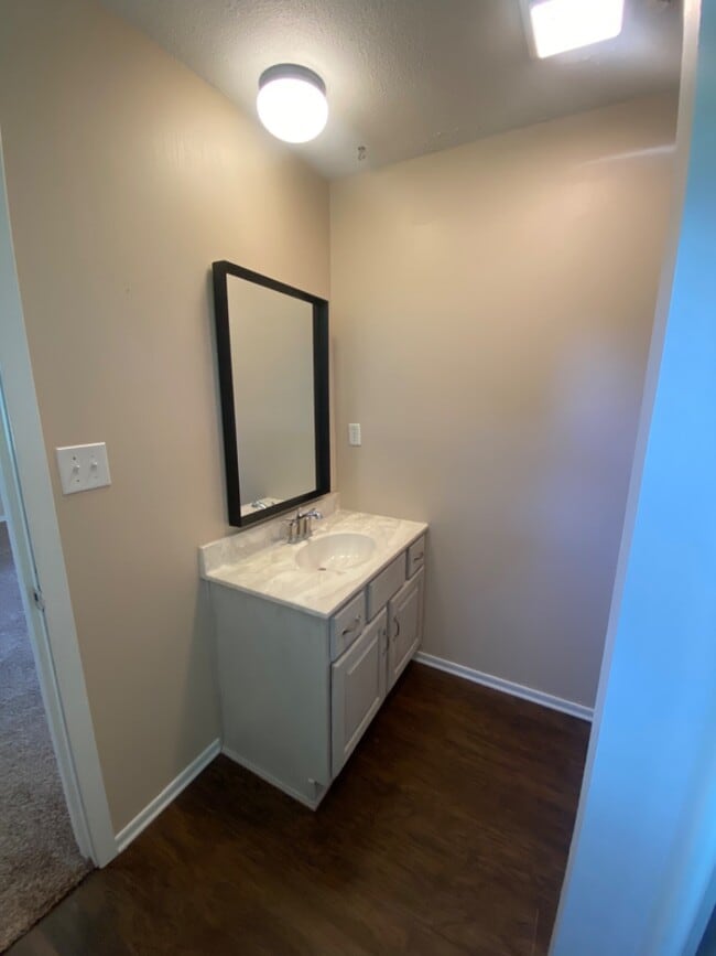 Foto del edificio - 1002 Glenn Dr