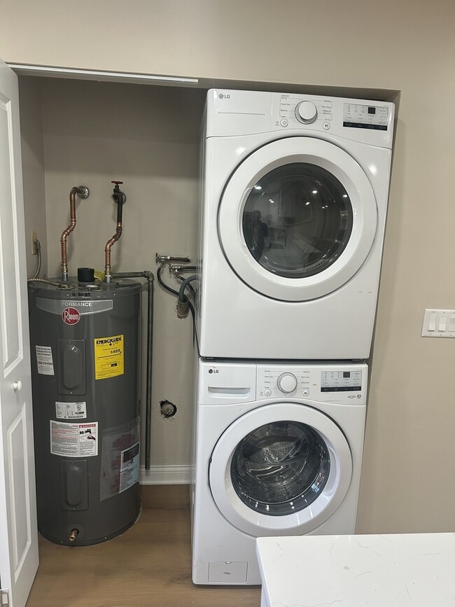 Foto del edificio - 194 N Waters Edge Dr