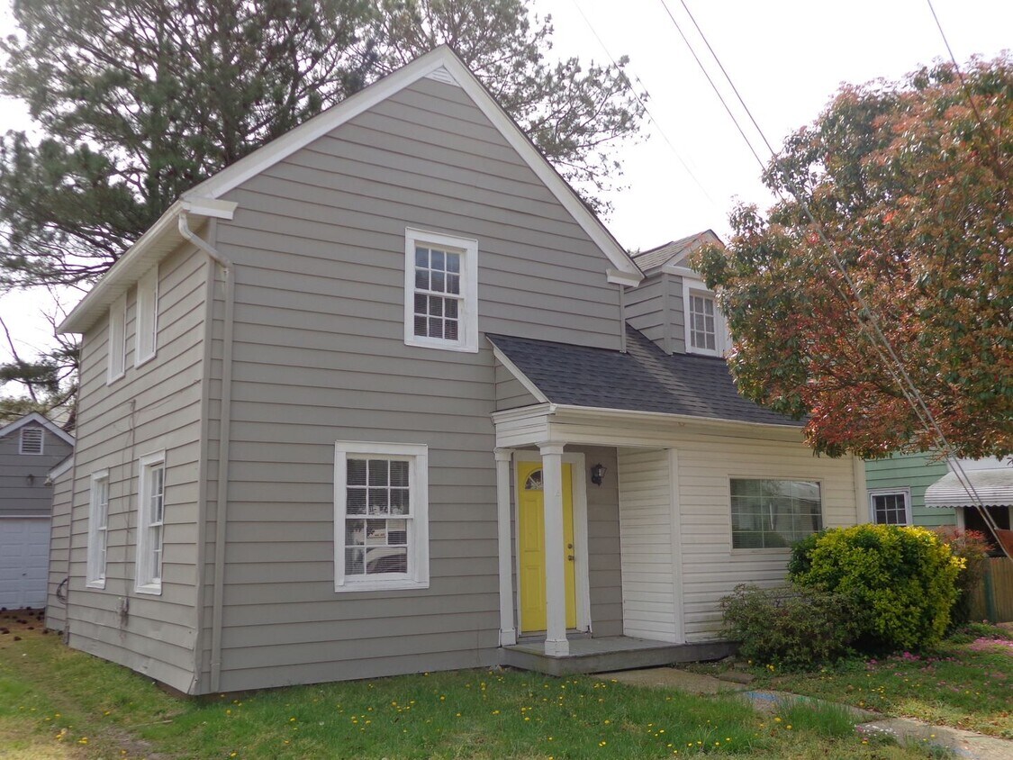 Primary Photo - Cradock - 4 Bedroom House with Detached Ga...