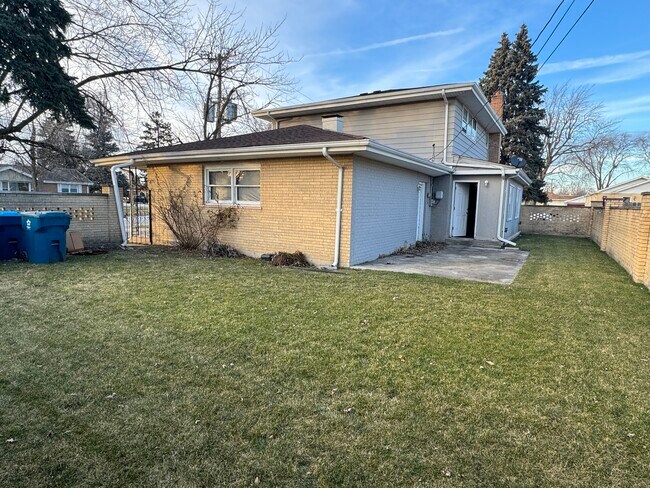 Building Photo - 16301 Cottage Grove Ave