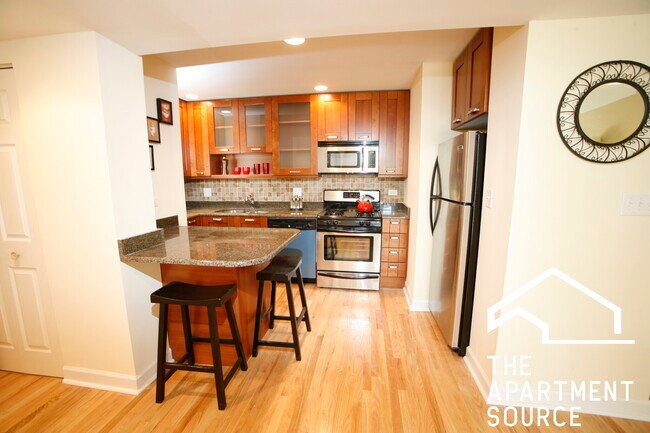 Foto del edificio - 6954 N Greenview Ave